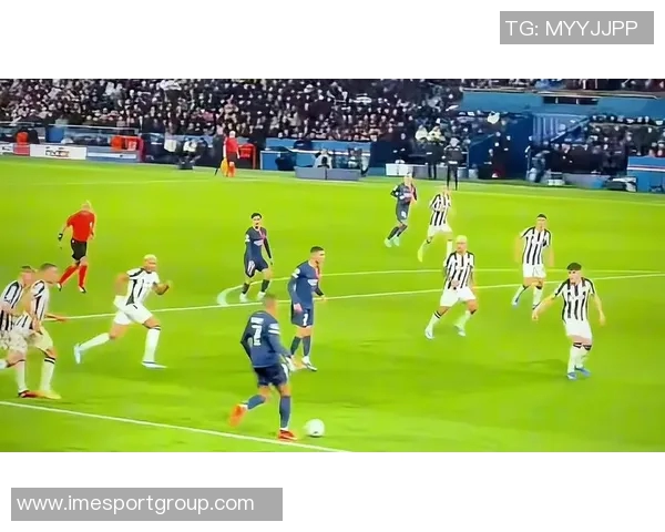 姆巴佩精彩戏耍对手轻松过人射门展现超强个人能力 姆巴佩精彩戏耍对手轻松过人射门展现超强个人能力