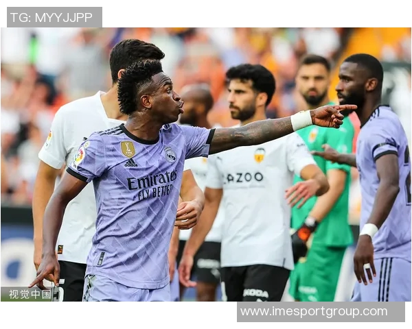 维尼修斯与女友甜蜜互动内马尔点赞称赞这个男孩深深爱着她 维尼修斯与女友甜蜜互动内马尔点赞称赞这个男孩深深爱着她