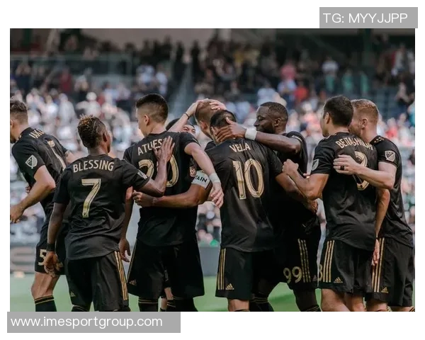 洛杉矶FC宣布续约38岁门将洛里至2026年并附加一年选择权